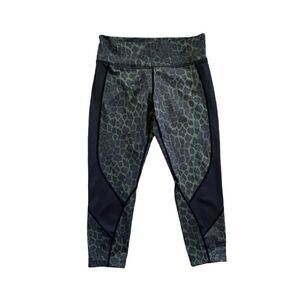 VIE ACTIVE Cropped Leggings Leopard Print Green Black Size Small